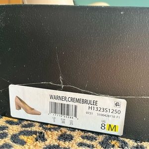 Ladies close shoes with heels . Best for dress and dress pants and even jean.